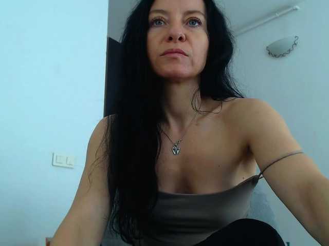 blueyesbaby live cam on BongaCams