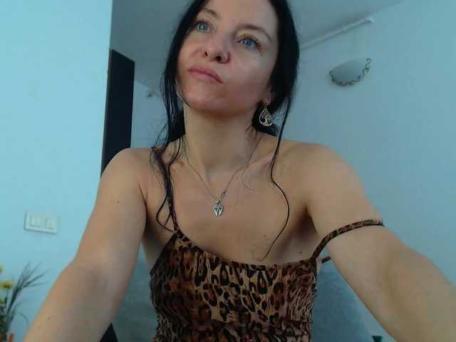 blueyesbaby live cam on BongaCams