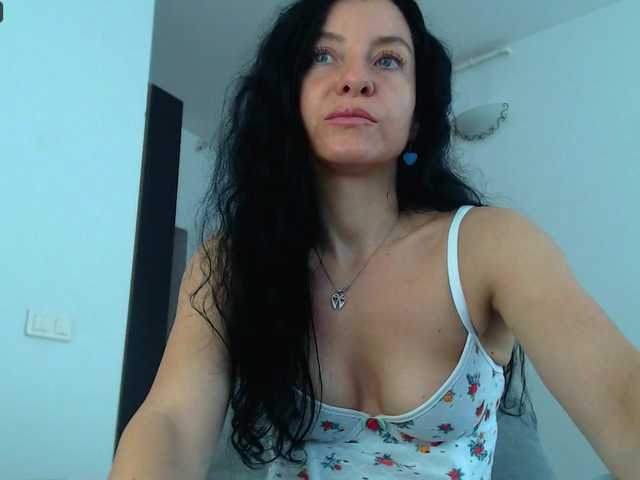blueyesbaby live cam on BongaCams