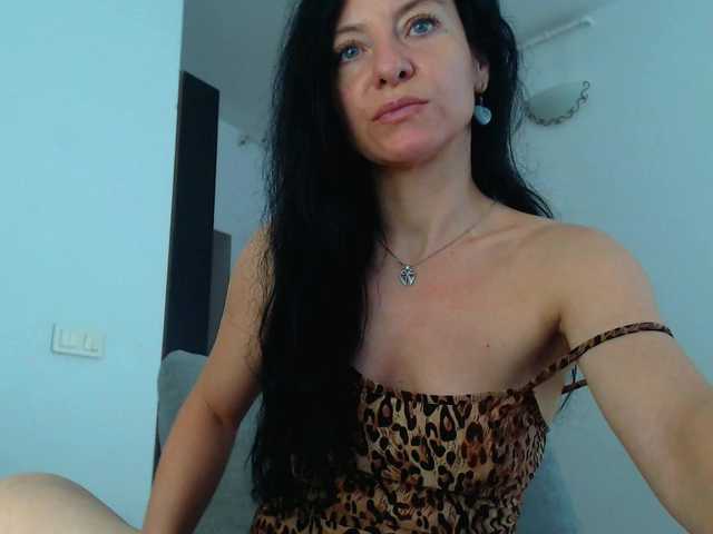 blueyesbaby live cam on BongaCams