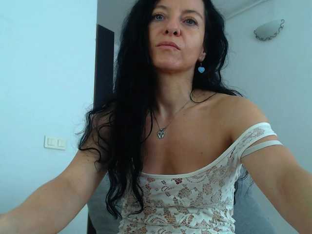 blueyesbaby live cam on BongaCams