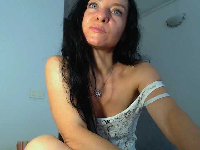 blueyesbaby live cam on BongaCams