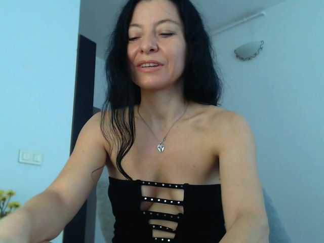 blueyesbaby live cam on BongaCams