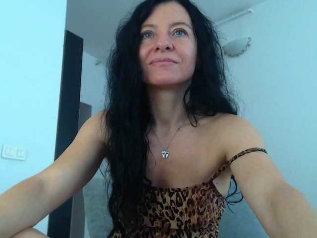 blueyesbaby live cam on BongaCams