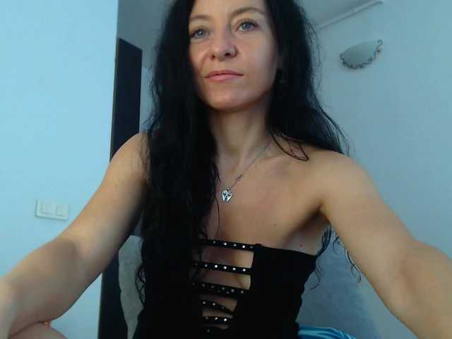blueyesbaby live cam on BongaCams