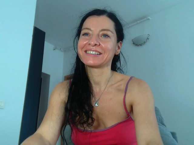 blueyesbaby live cam on BongaCams
