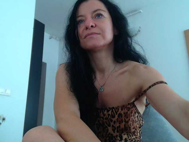 blueyesbaby live cam on BongaCams