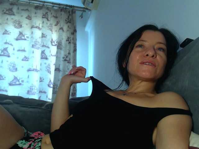 blueyesbaby live cam on BongaCams