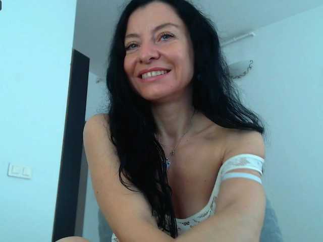 blueyesbaby live cam on BongaCams