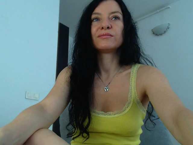 blueyesbaby live cam on BongaCams