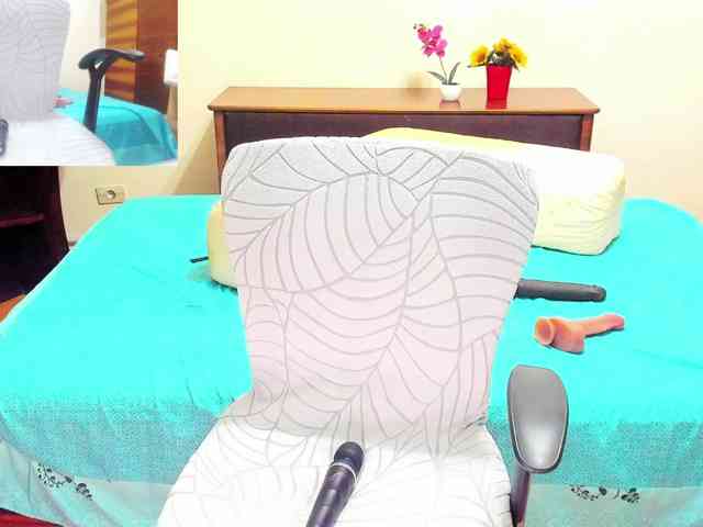 yourhotmery's live room
