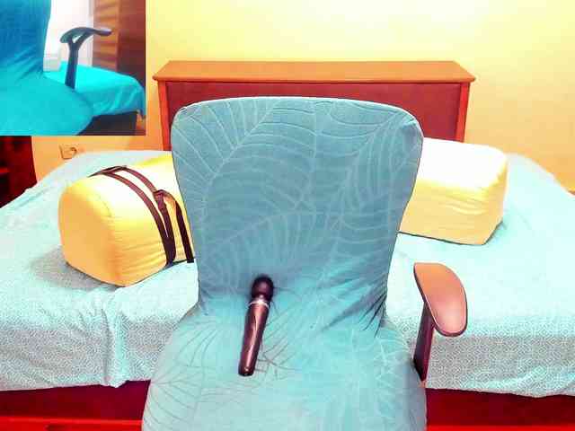 yourhotmery's live room