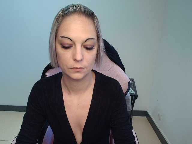 erikasexy1's BongaCams show and profile