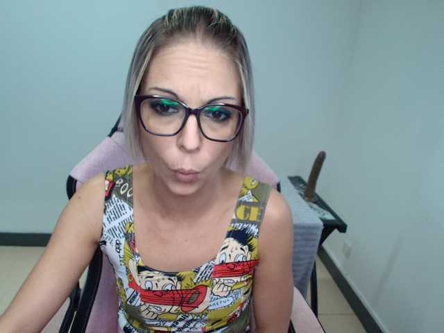 erikasexy1 live cam on BongaCams