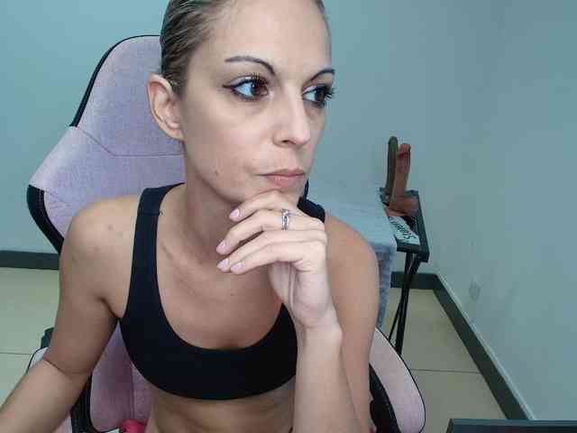 Modelo: alixfeeling