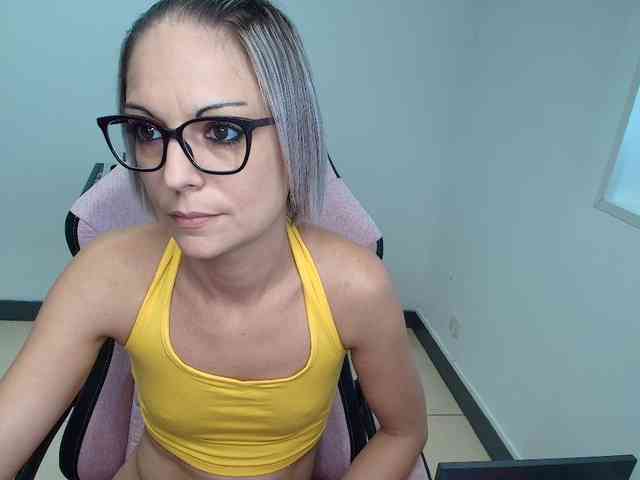 Modelo: alixfeeling