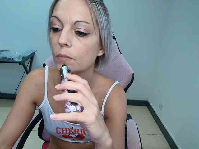 Modelo: alixfeeling