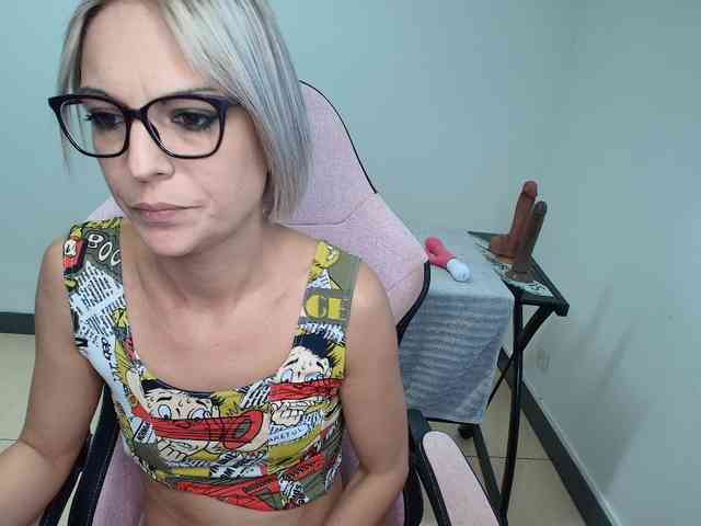 Modelo: alixfeeling