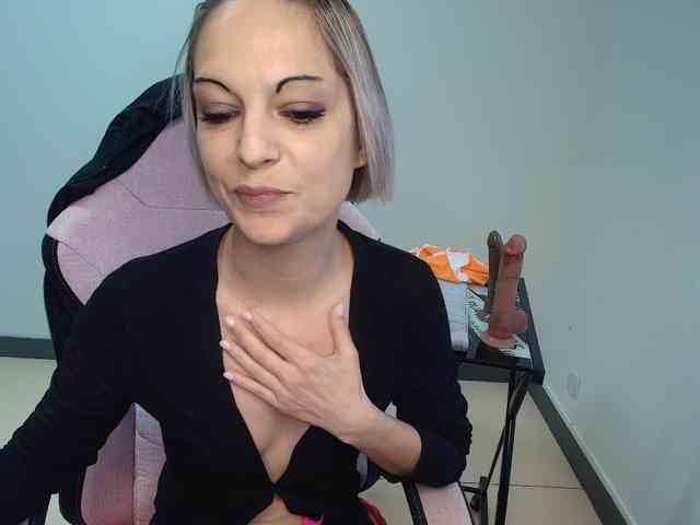 erikasexy1 Live Webcam on BongaCams