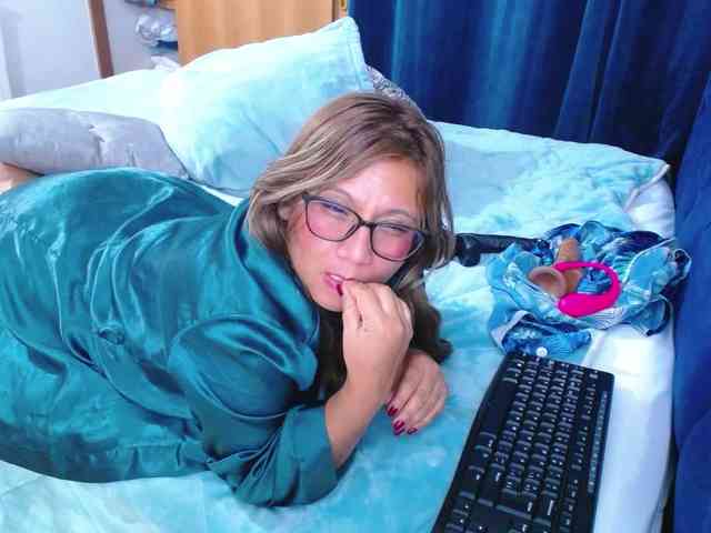 SlutDirty webcam