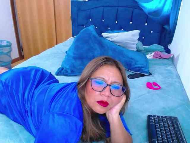 SlutDirty webcam