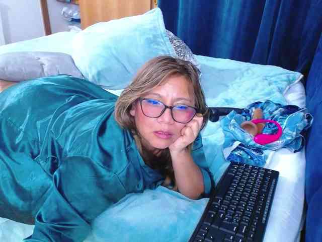 SlutDirty webcam