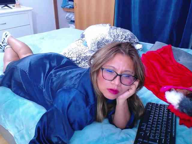 SlutDirty webcam