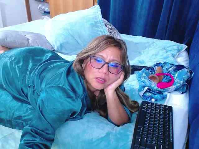 SlutDirty webcam