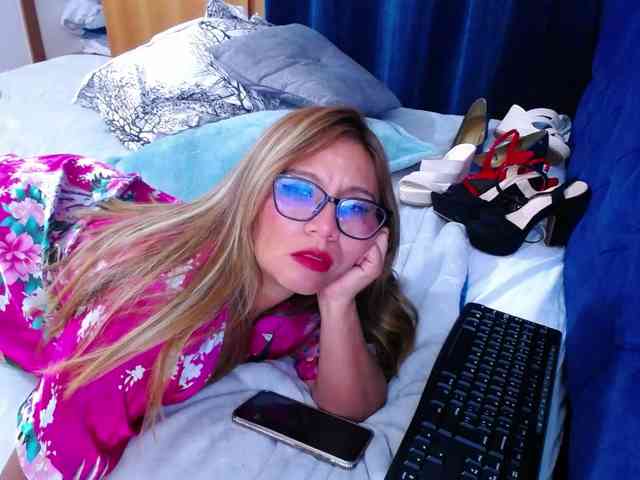 SlutDirty webcam