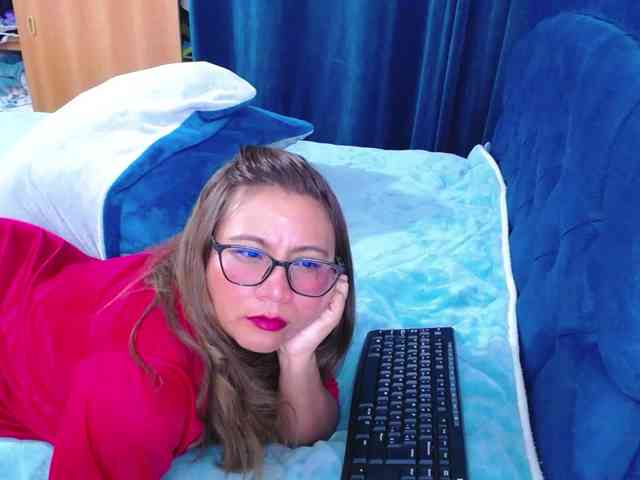 SlutDirty webcam
