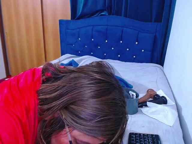 SlutDirty webcam