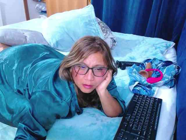 SlutDirty webcam