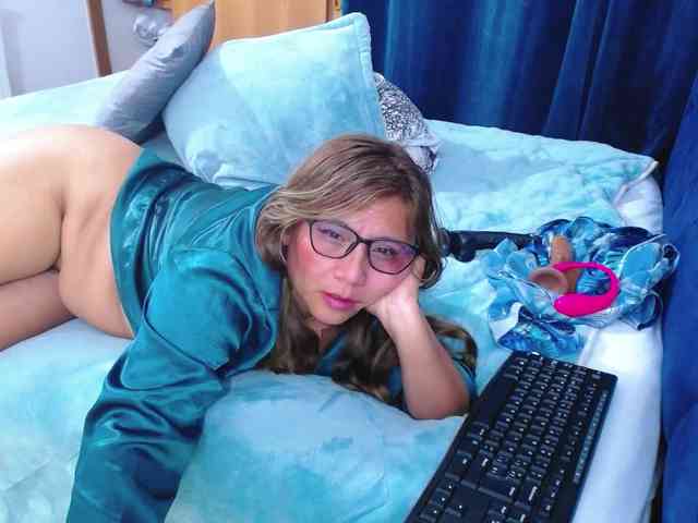 SlutDirty webcam