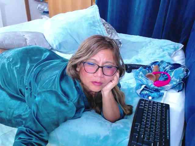 SlutDirty webcam