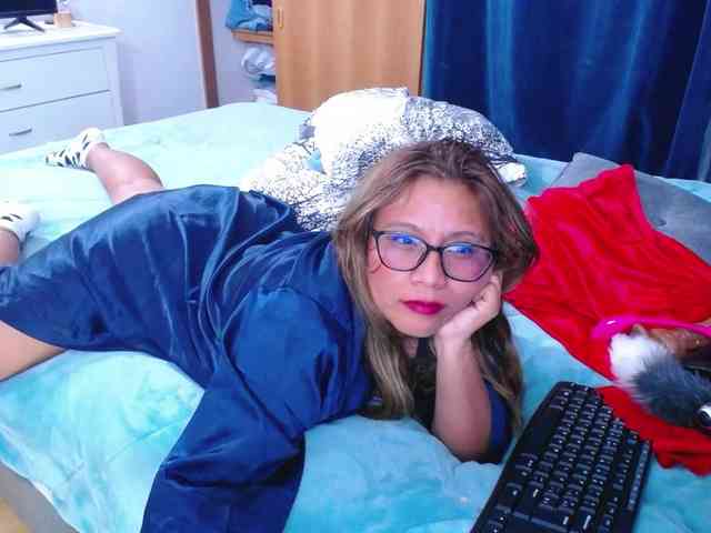 SlutDirty webcam