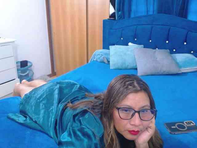SlutDirty webcam