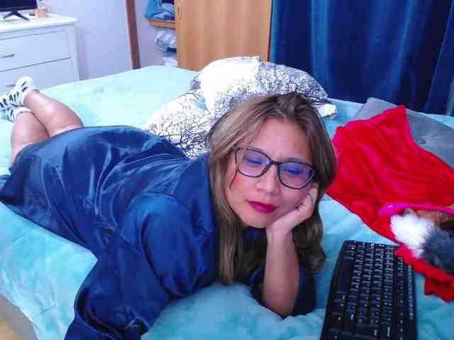 SlutDirty webcam
