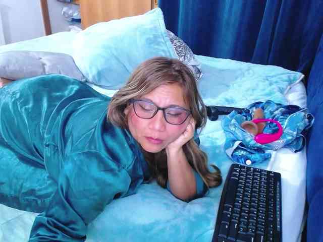 SlutDirty webcam