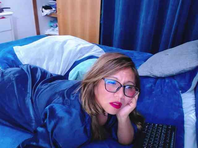 SlutDirty webcam