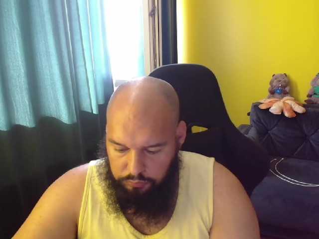 GuesssWho24 live webcam show