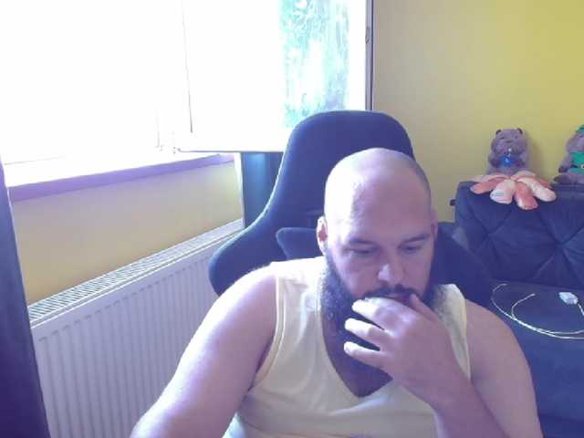 GuesssWho24 live webcam show