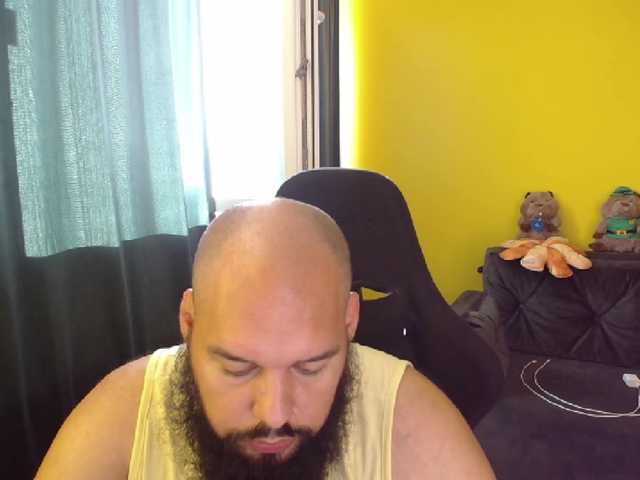 GuesssWho24 live webcam show
