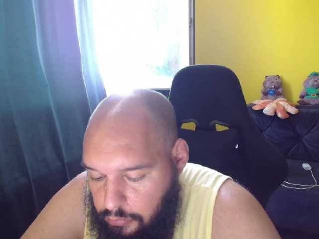 GuesssWho24 live webcam show
