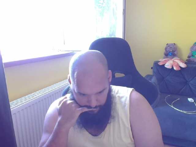 GuesssWho24 live webcam show