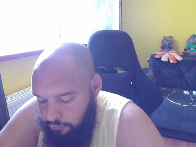 GuesssWho24 live webcam show