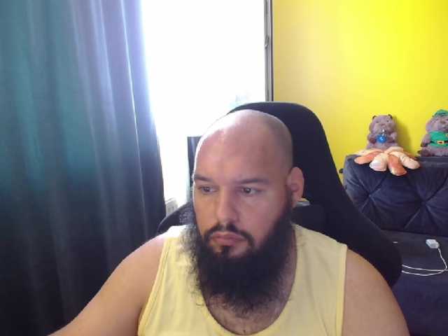 GuesssWho24 live webcam show