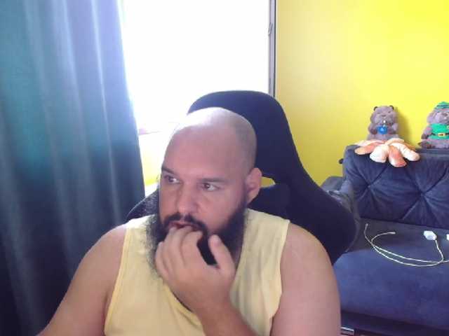 GuesssWho24 live webcam show