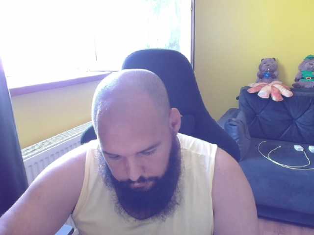 GuesssWho24 live webcam show