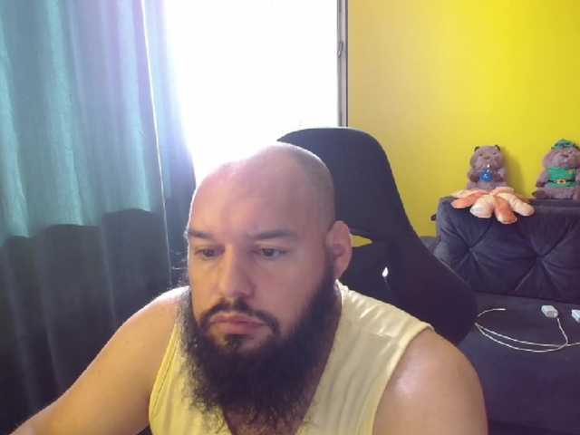 GuesssWho24 live webcam show