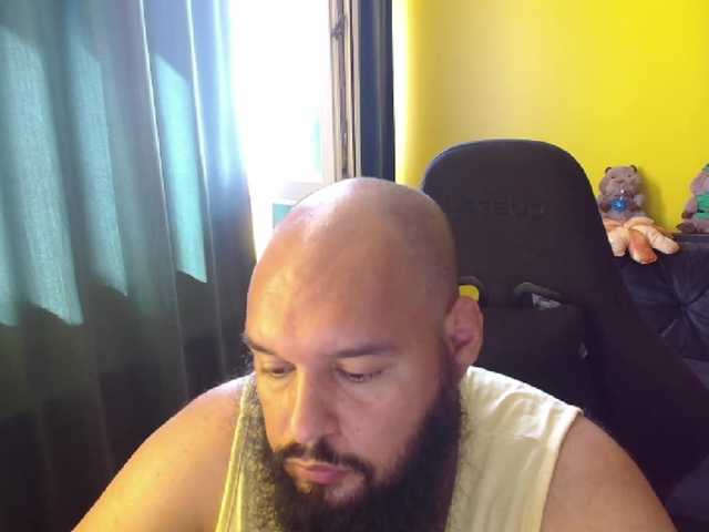 GuesssWho24 live webcam show